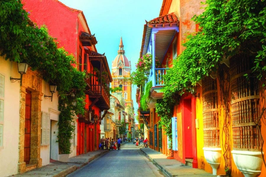 Calles coloridas en Cartagena de Indias, Colombia