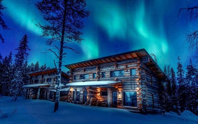 Cabaña en Ruka con auroras boreales