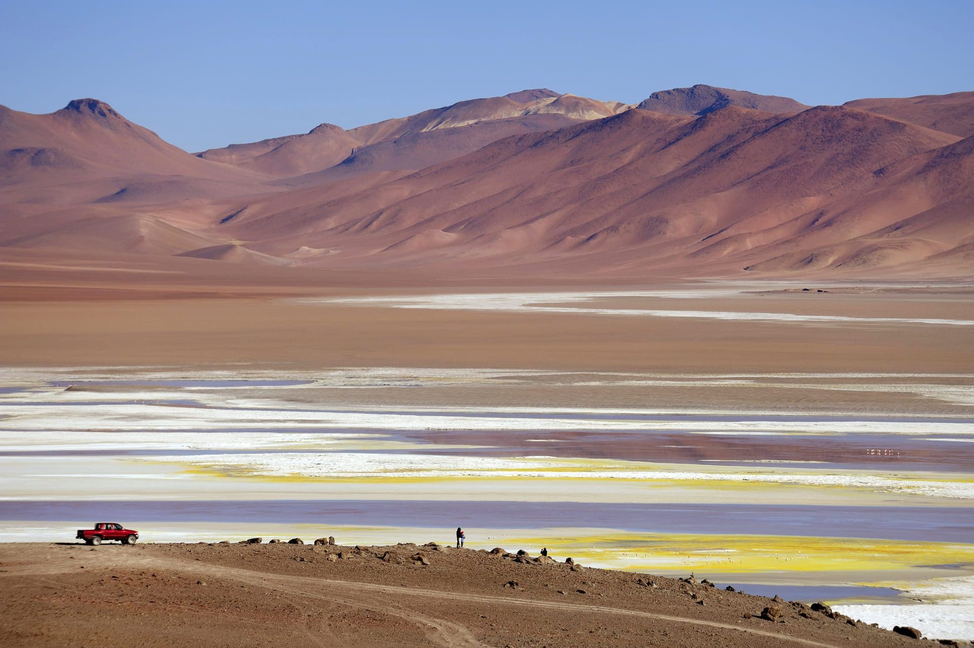 Coche en el desierto de Atacama