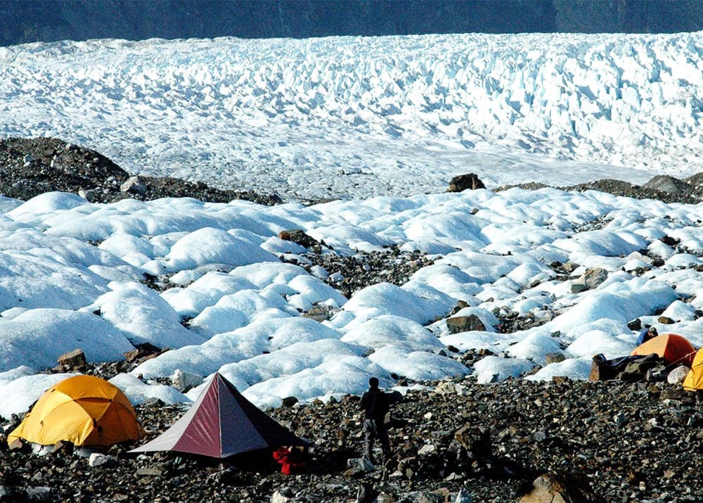 Campo base en glaciar en Chile