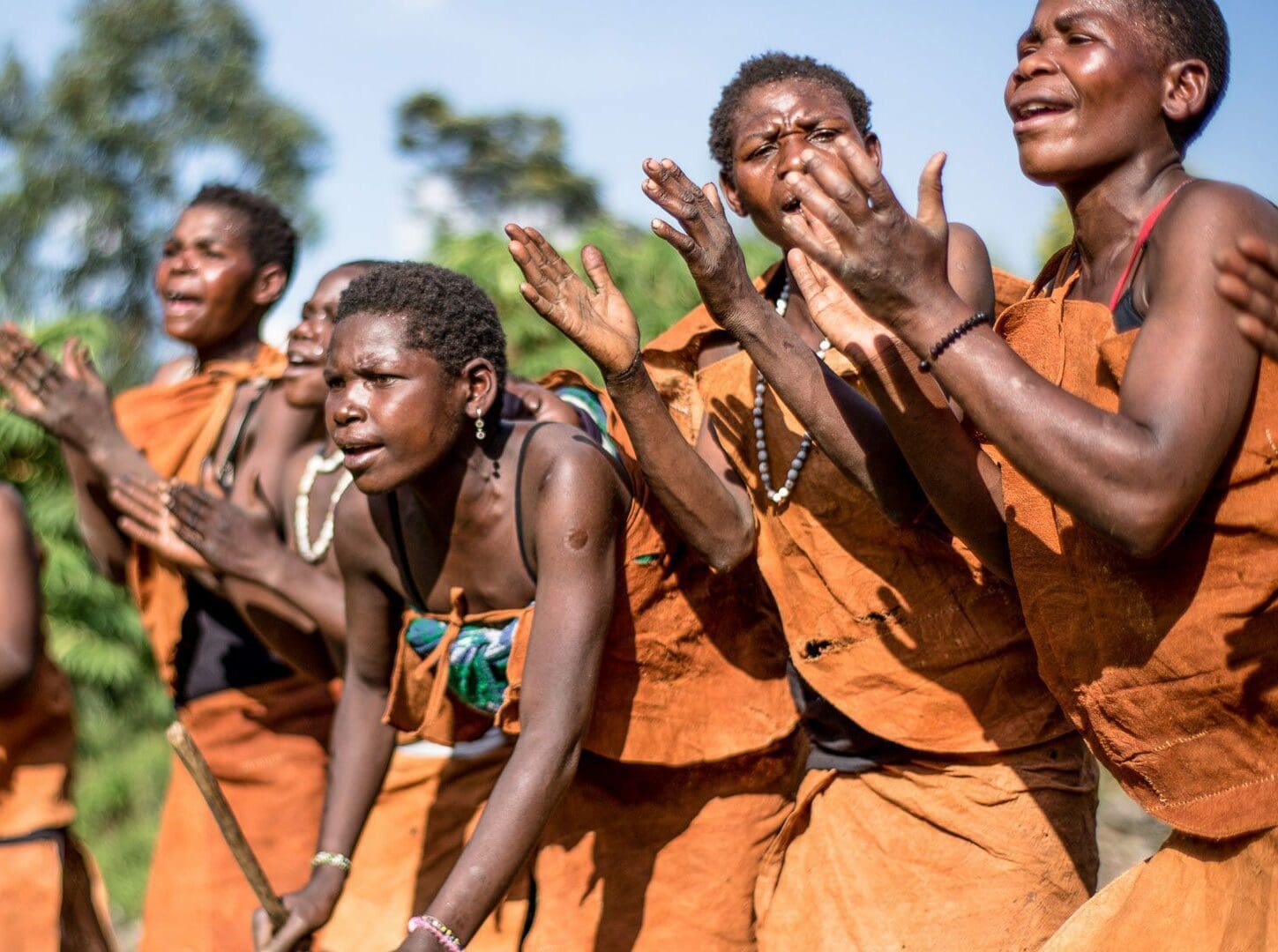 Conocer a la tribu Batwa en Bwindi Uganda