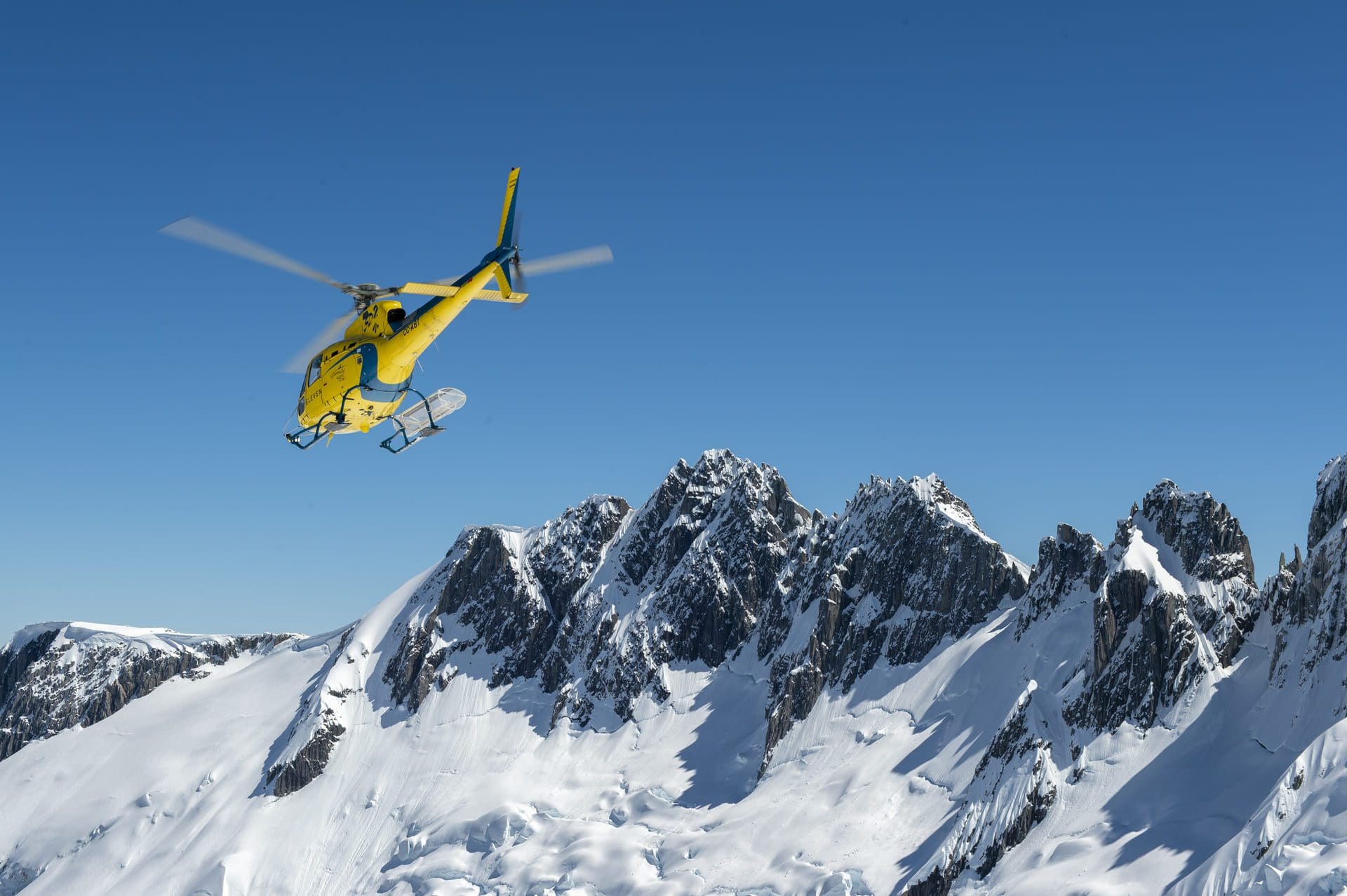 Helicóptero en montaña Chile