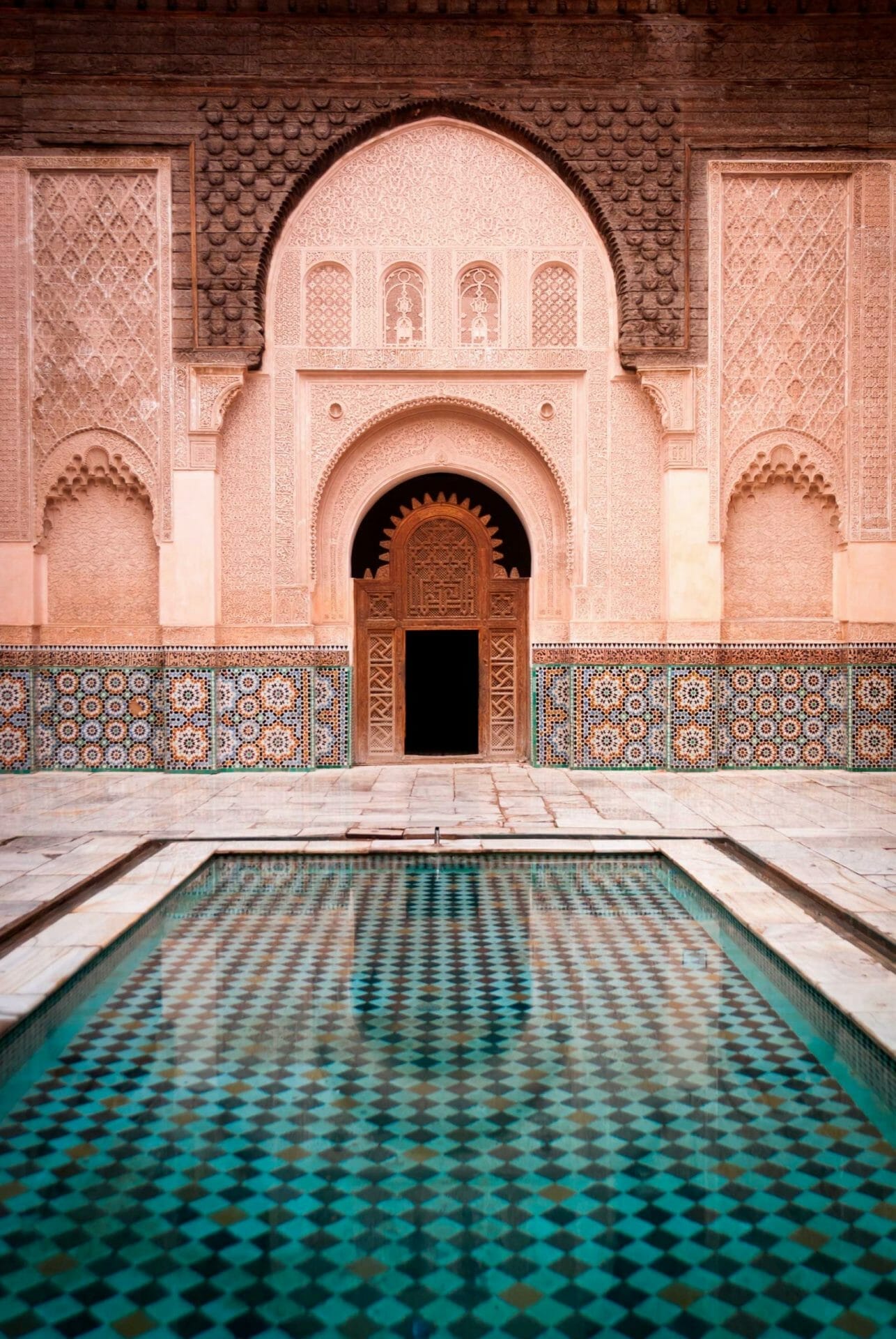 Interior palacio con piscina Marruecos