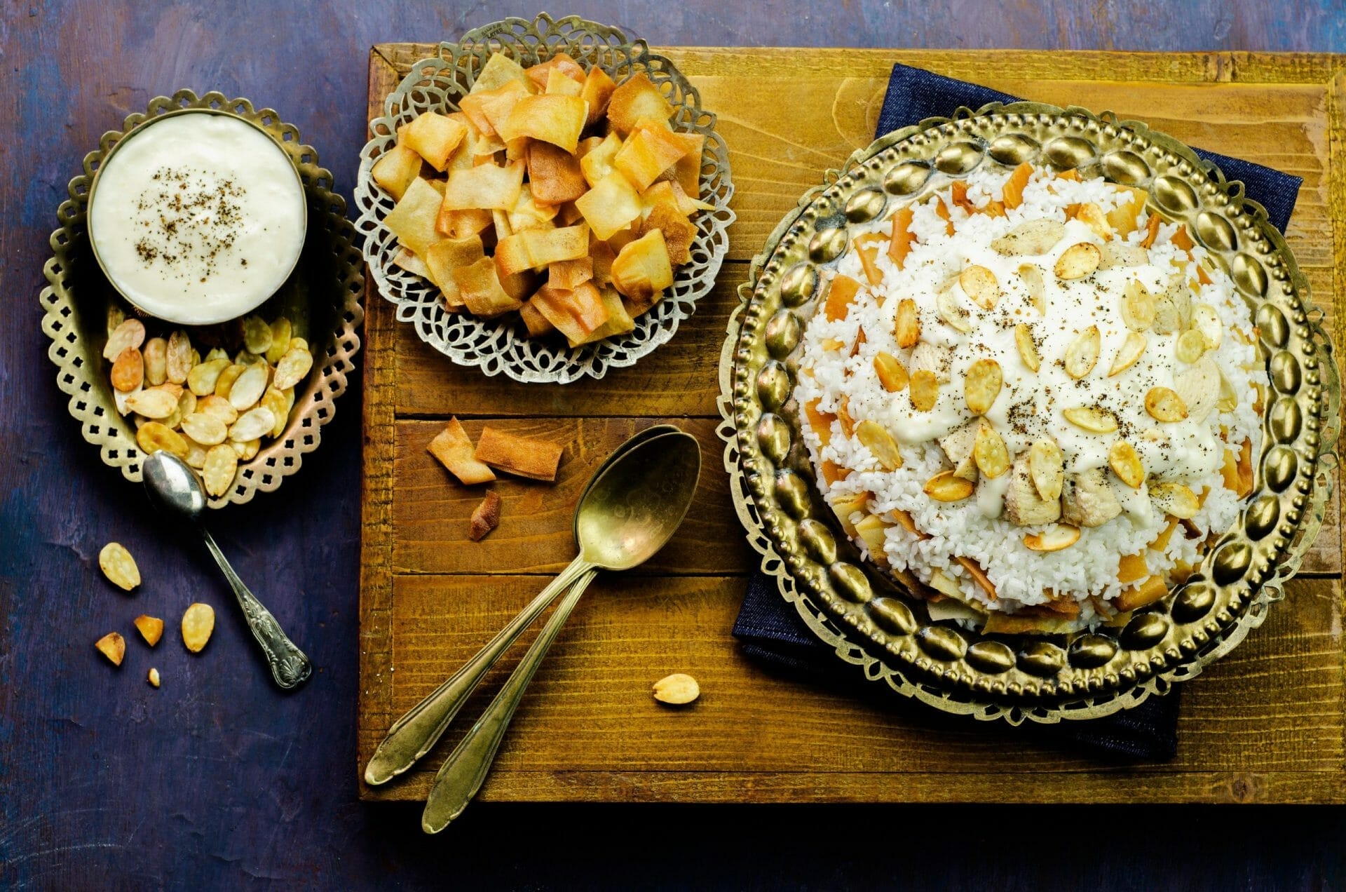 Gastronomía árabe: el Mansaf de pollo jordano con arroz blanco y crujiente Jordania