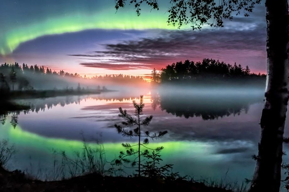 Aurora boreal lago Finlandia